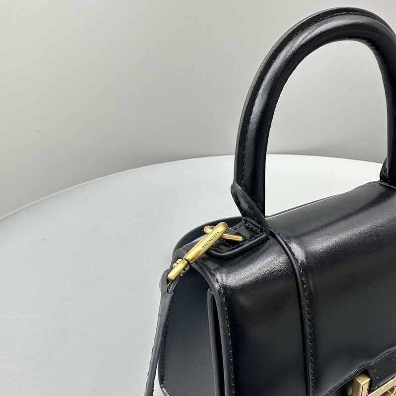 Zivas Charm Effortless Sophistication Fashion Handbag (Considered Detail & Form) – Styled Look