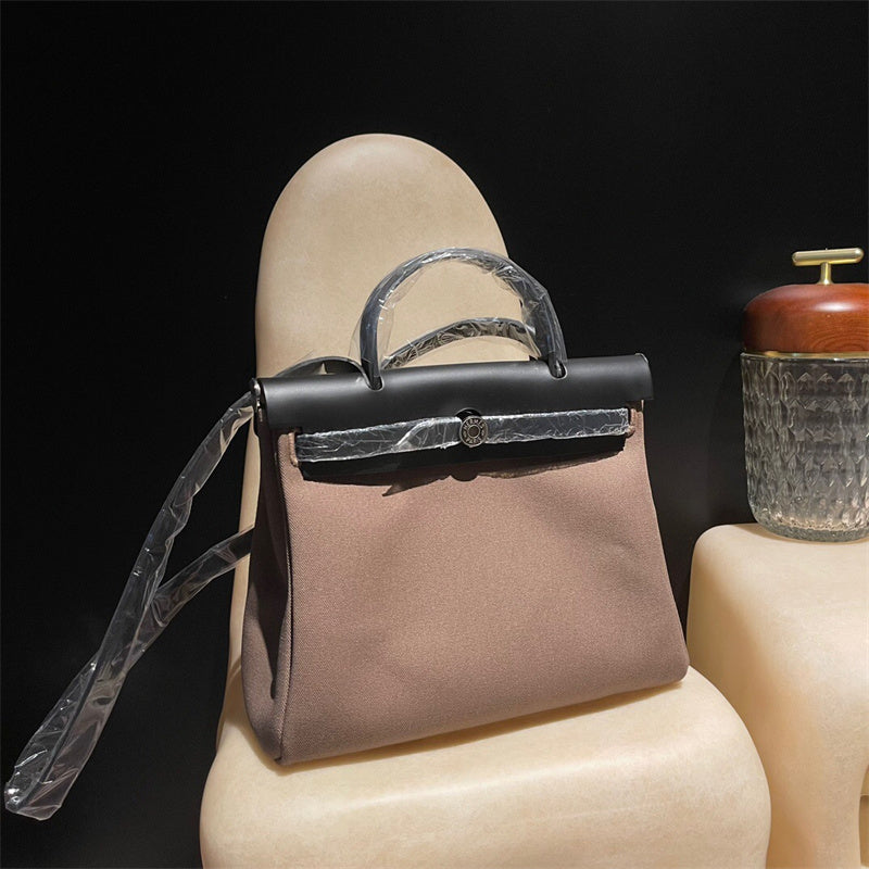  chic everyday bag styled with outfit 12
