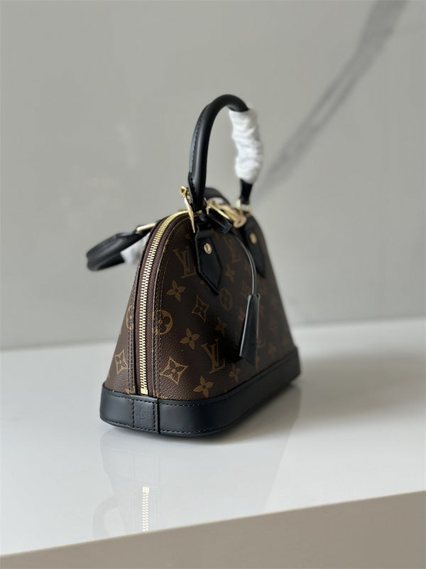  structured shopper bag styled with outfit 18