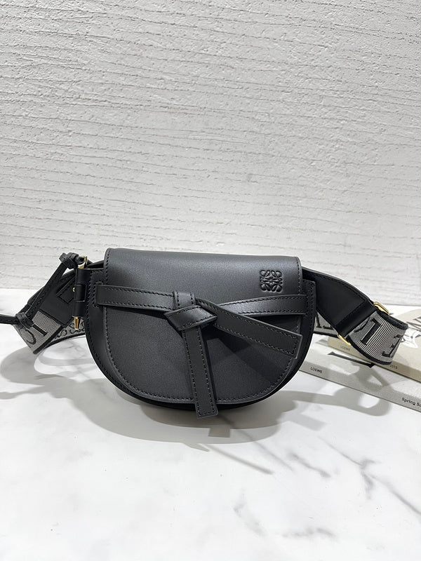Ziva's Charm handbag – detail view (15cm*12.5cm*9.5cm)