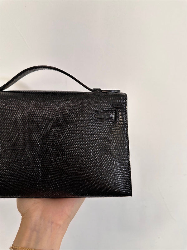  crossbody bag interior and compartment view 9