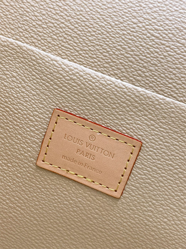  everyday crossbody bag detail view showing craftsmanship 8