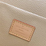  everyday crossbody bag detail view showing craftsmanship 8