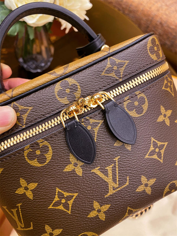  smart structured bag detail view showing craftsmanship