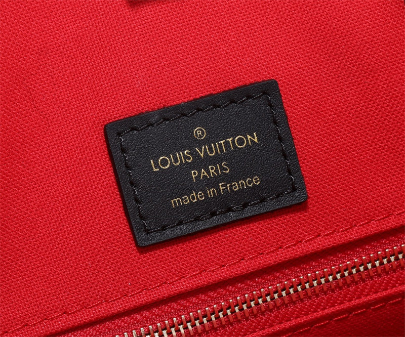  crossbody bag close-up of hardware and finish 65