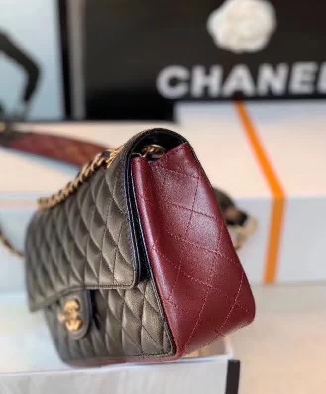 Zivas Charm Effortless Elegance Fashion Handbag (Elevated Daily Companion) – Close-Up Detail