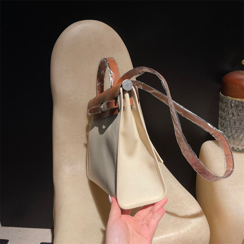  chic everyday bag detail view showing craftsmanship 8