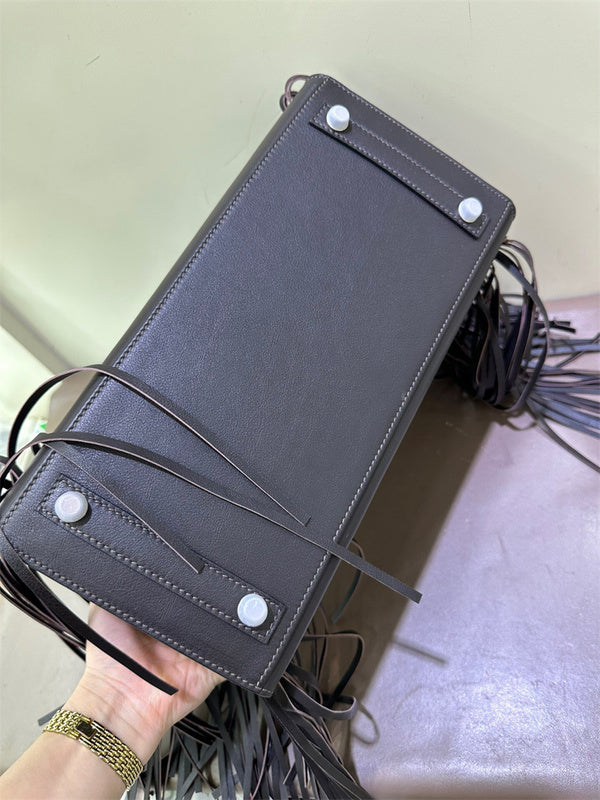  Smart satchel carried on shoulder