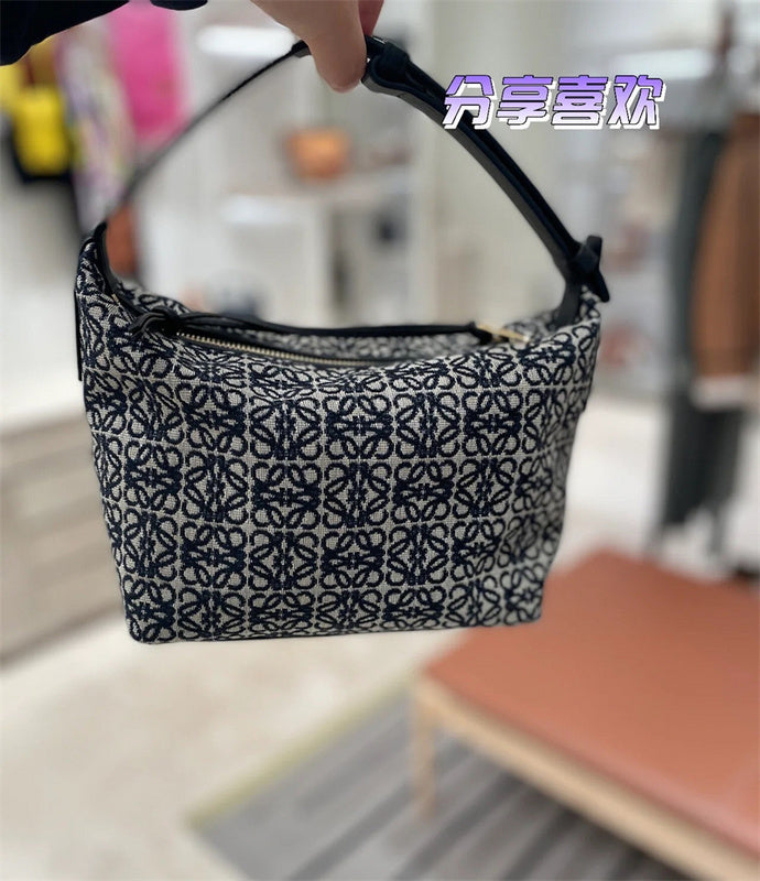 Ziva's Charm handbag – back view (21cm*17cm*12.5cm)
