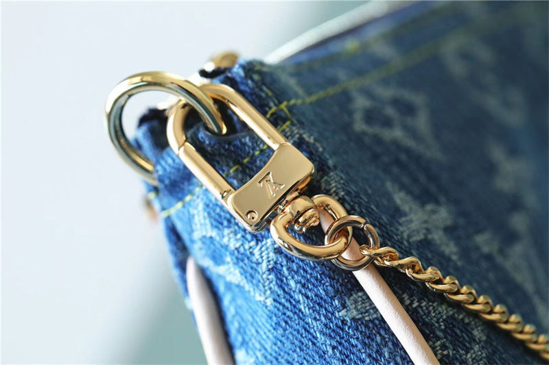  Essential everyday bag front view 7