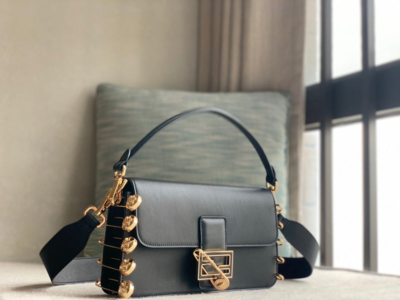 Ziva's Charm handbag – detail view (28cm*15.5cm*7cm)