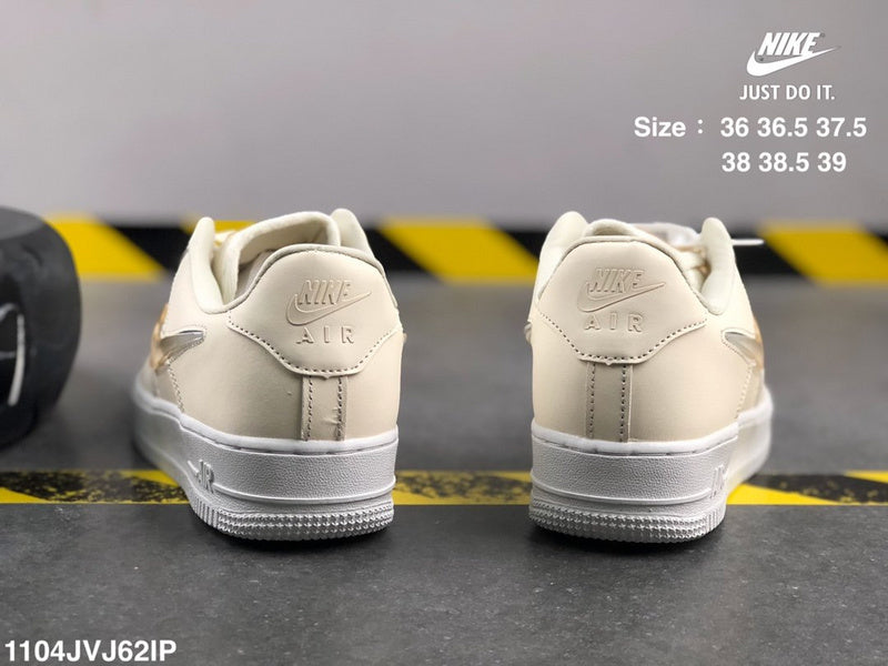 Nike Men's & Women's Premium Low-Top Trainers — Style 013 interior view
