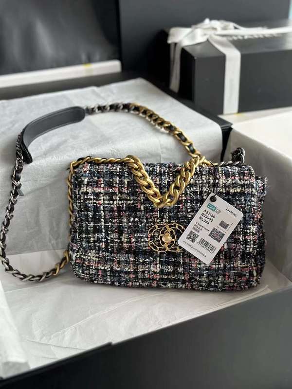 Zivas Charm Modern Edge Everyday Handbag (Structured Everyday Essential) – Detail View