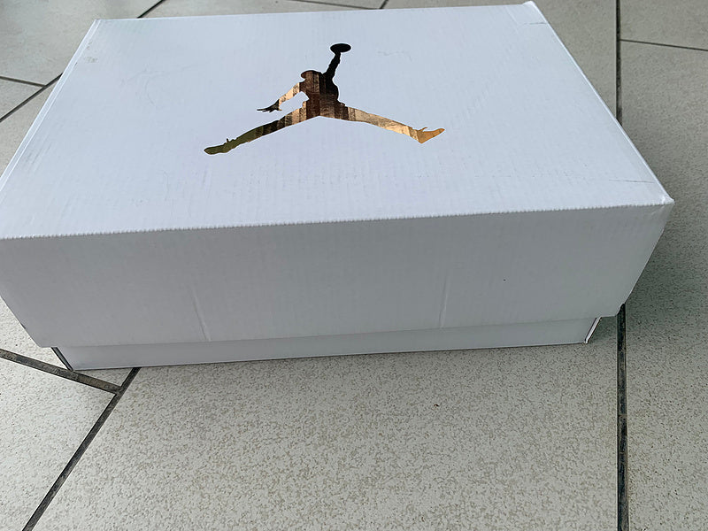 Nike Men's & Women's Luxury Low-Top Trainers — Style 177 front view