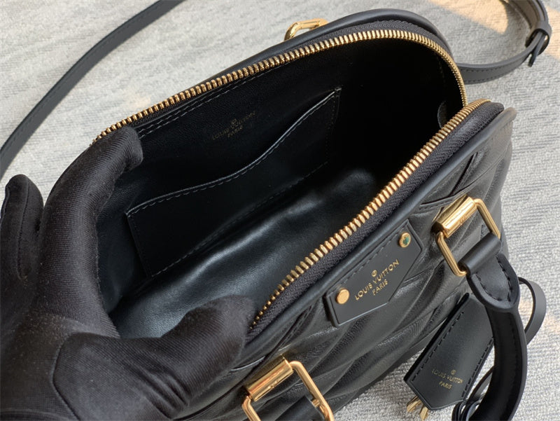  structured bag interior and compartment view 9