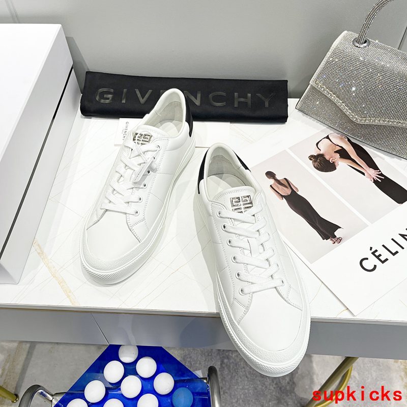 Givenchy shoes Style 100 - close-up of classic monogram styling