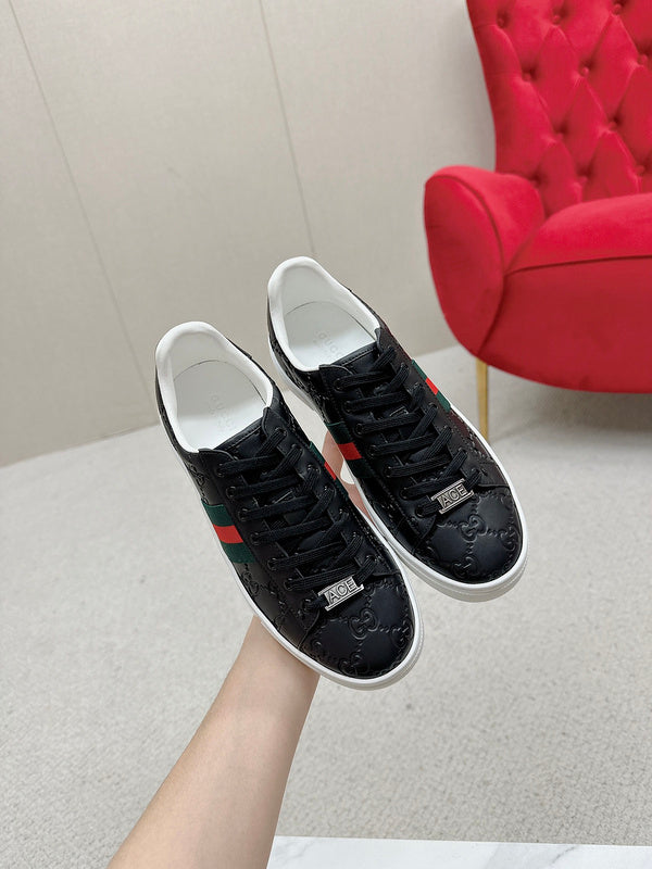 Gucci classic monochrome luxury sneakers view 10 heritage-inspired look