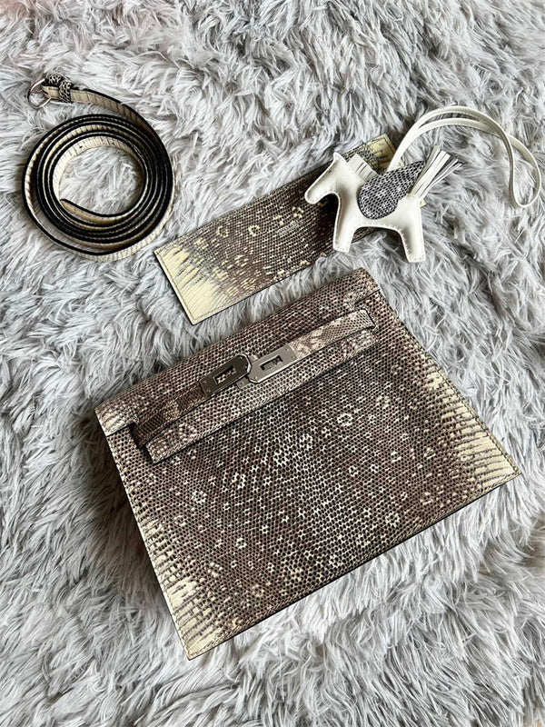  elegant carryall bag detail view showing craftsmanship