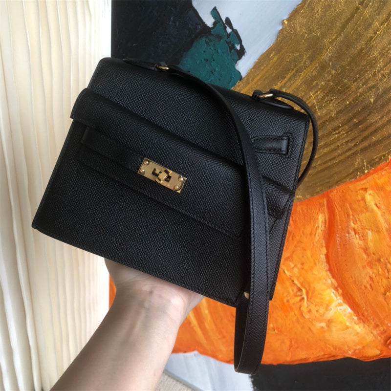  minimalist handbag styled with outfit 12