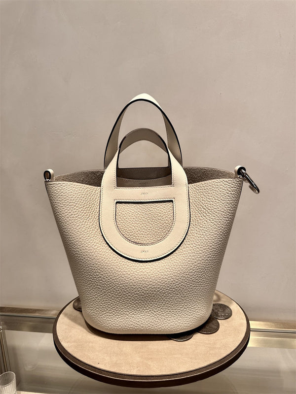  timeless handbag styled with outfit