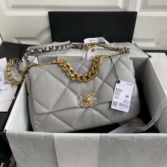  women's handbag, spacious design, view 3