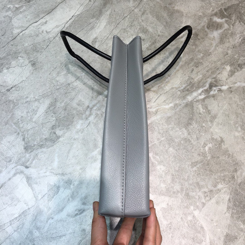 Sleek Premium PU Leather Handbag - Refined Silhouette | Women's Premium Handbag #1075 - hardware and detail close-up (image 5) of designer-inspired handbag
