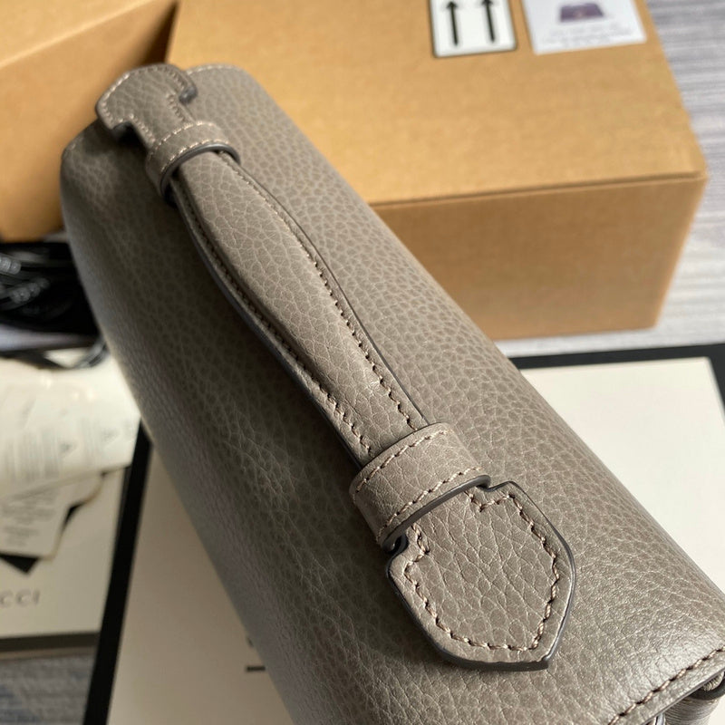 Handle and strap detail of chic elevated women's handbag – women's statement bag