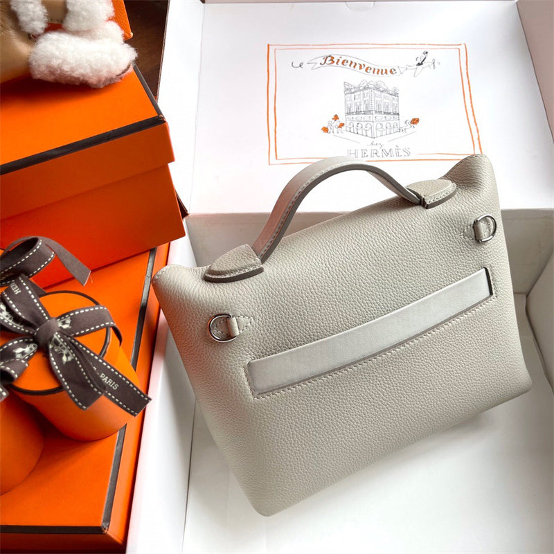  Effortless structured bag front view 7