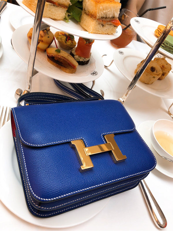  refined shoulder bag styled with outfit