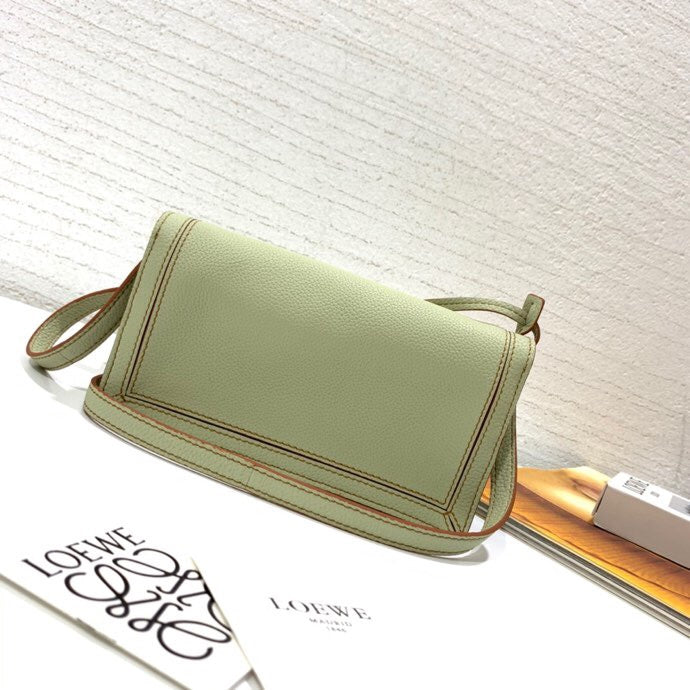 Ziva's Charm handbag – detail view (20cm*10cm*4cm)