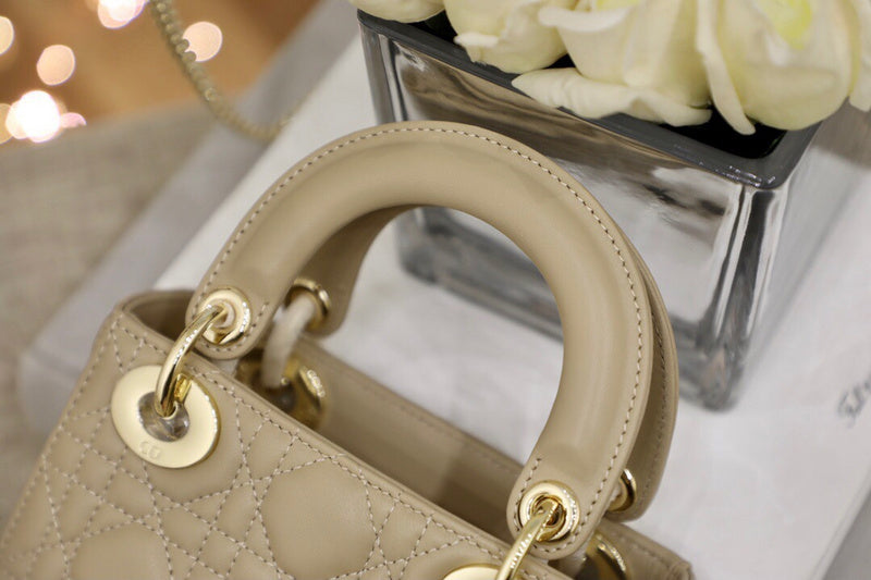 Back view of everyday-luxe classic women's handbag – women's premium purse