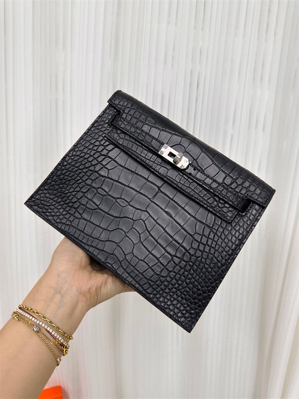  structured tote bag detail view showing craftsmanship 14