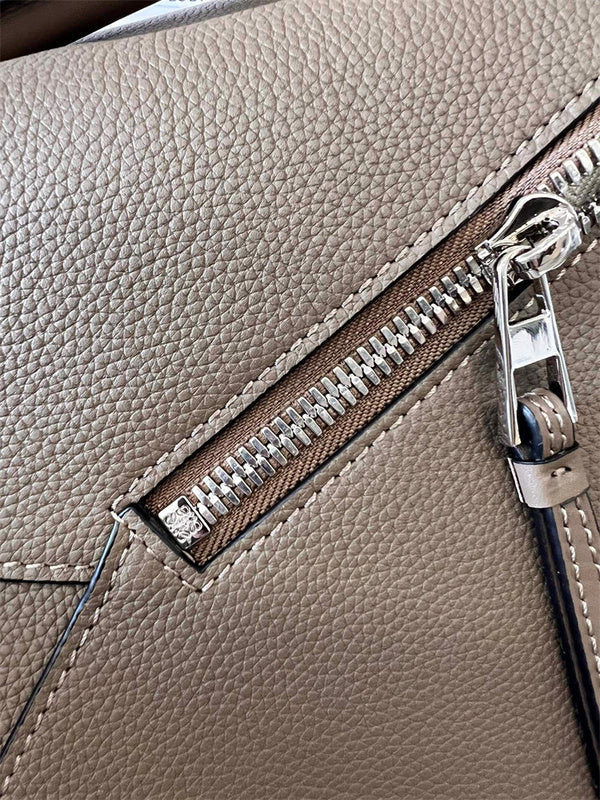 Ziva's Charm handbag – detail view (36.5cm*19cm*23cm)