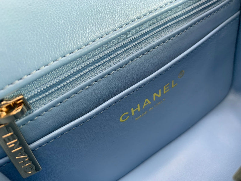 Zivas Charm Chic Craftsmanship Designer Handbag (Everyday Luxury Essential) – Close-Up Detail