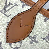  Streamlined carryall bag carried on shoulder