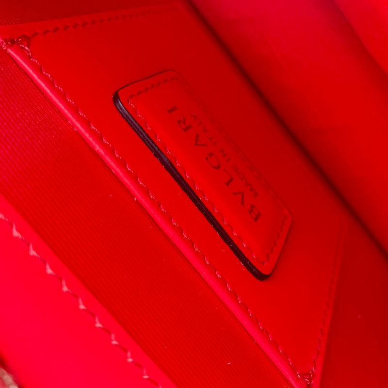 Modern Premium PU Leather Handbag - Smooth Faux-Leather Exterior | Women's Luxury Handbag #1733 - close-up detail shot (image 3) of designer-inspired handbag