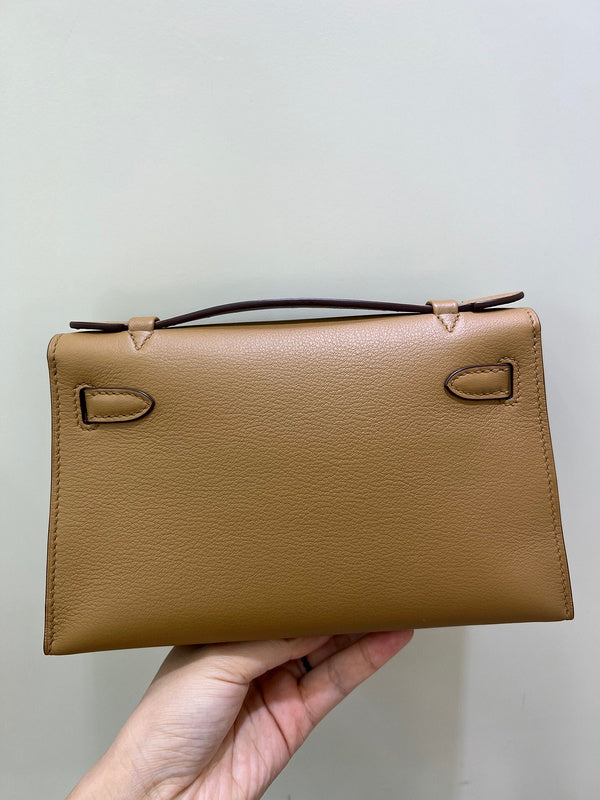 Interior view of streamlined premium bag