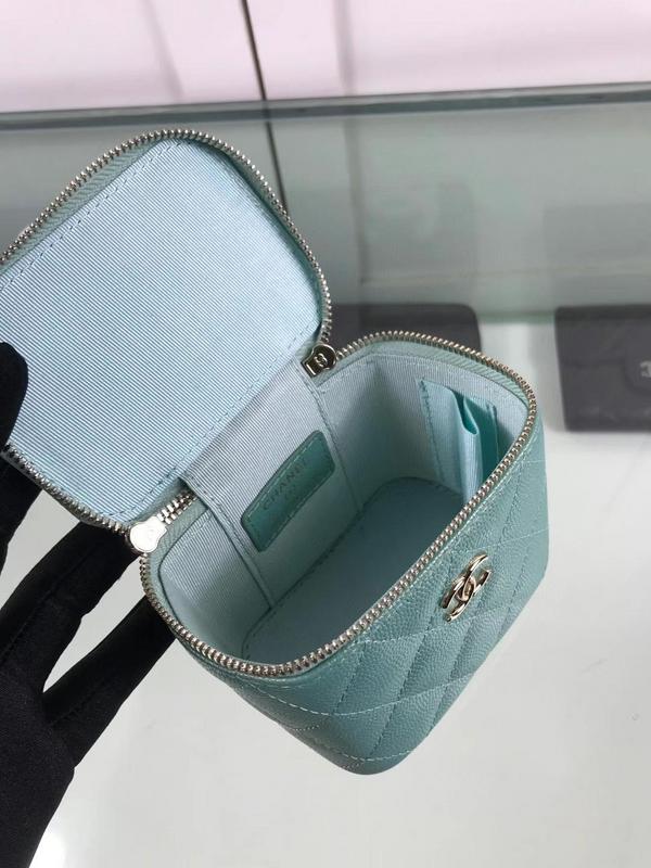 Zivas Charm Contemporary Flair Fashion Handbag (Everyday Luxury Essential) – Close-Up Detail