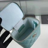 Zivas Charm Contemporary Flair Fashion Handbag (Everyday Luxury Essential) – Close-Up Detail