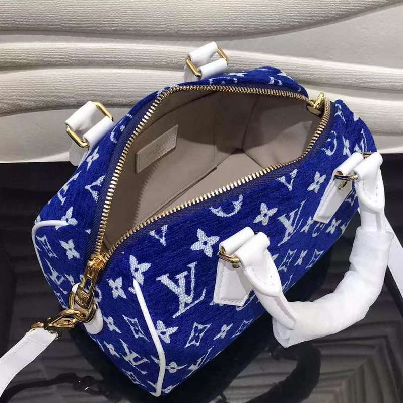 Front view of chic modern women's handbag – women's luxury accessory