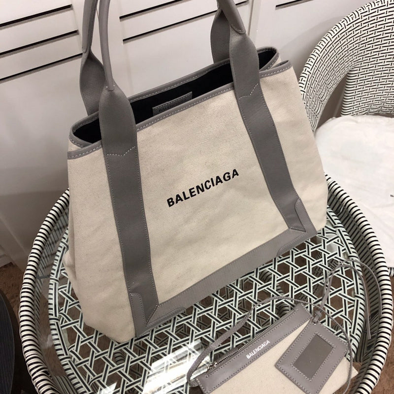 Styled lifestyle shot of premium everyday-luxe women's handbag – women's designer-style accessory
