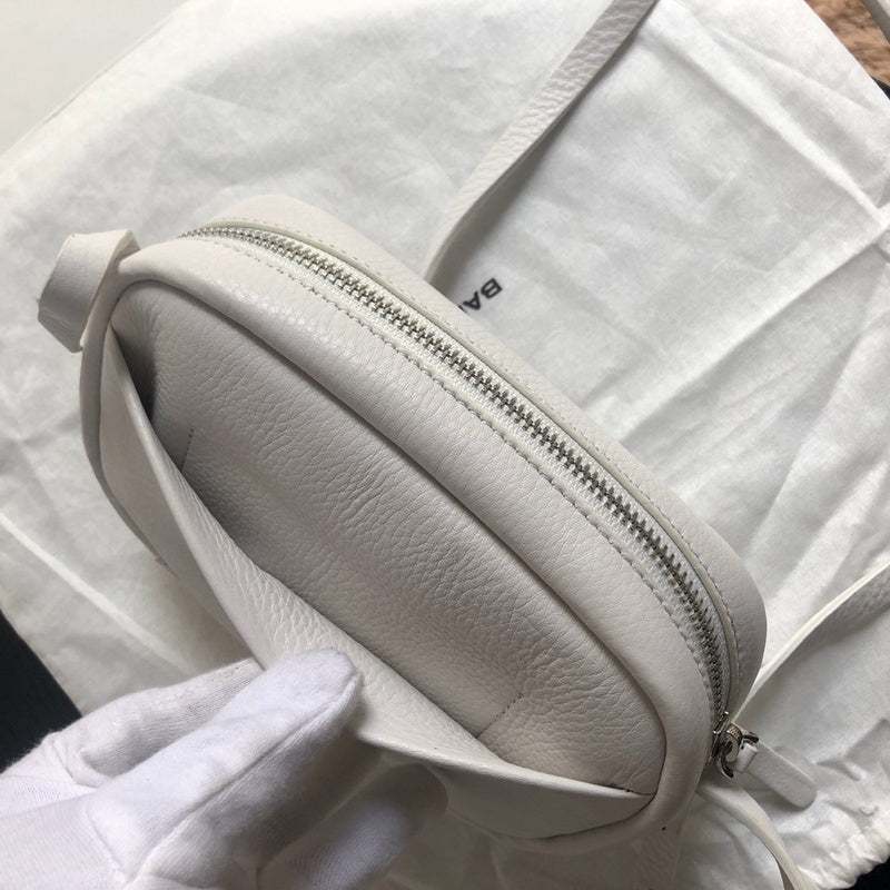 Zivas Charm Chic Craftsmanship Statement Handbag (Elevated Accessory Essential) – Detail View