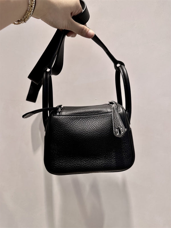  tote bag interior and compartment view 9