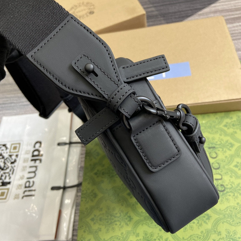 Side profile of everyday-luxe modern women's handbag – women's statement bag