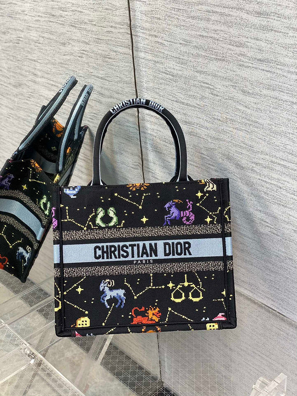Interior view of classic sleek women's handbag – women's everyday handbag