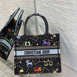 Interior view of classic sleek women's handbag – women's everyday handbag