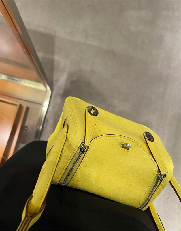  minimalist everyday bag styled with outfit 12