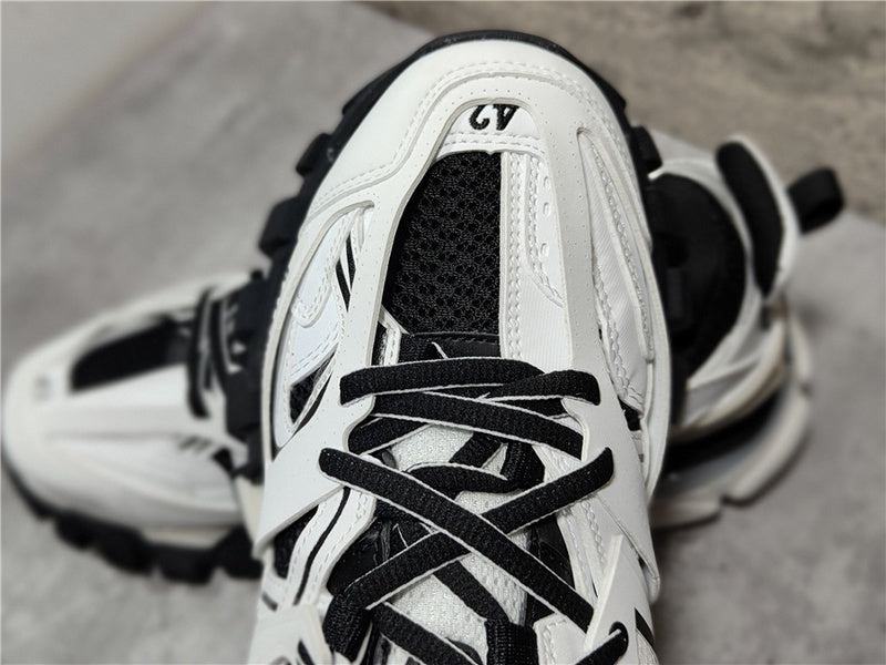 Nike Men's & Women's Premium Low-Top Trainers — Style 217 close-up view