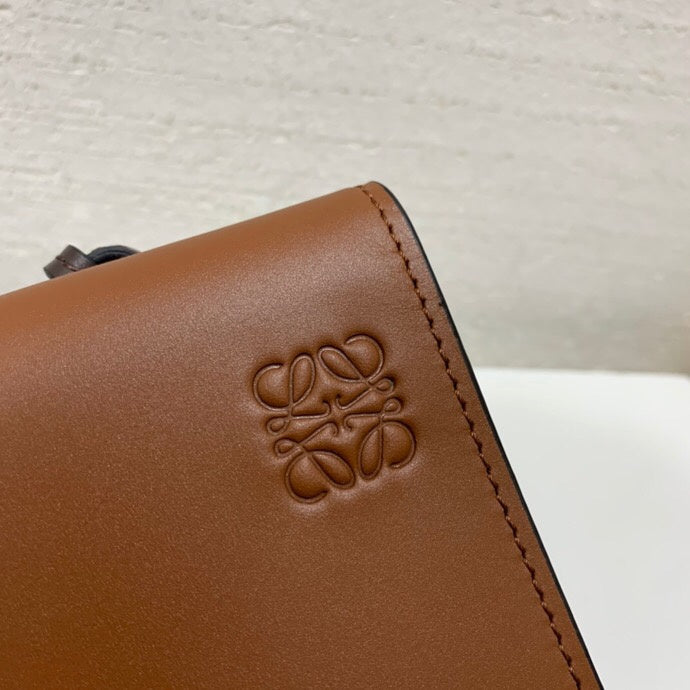 Ziva's Charm handbag – back view (13cm*3cm*18cm)