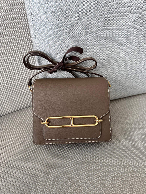  Graceful tote bag front view